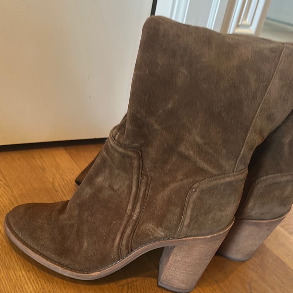 Brown suede Leather Knee-High Boots - Picture 5 of 8